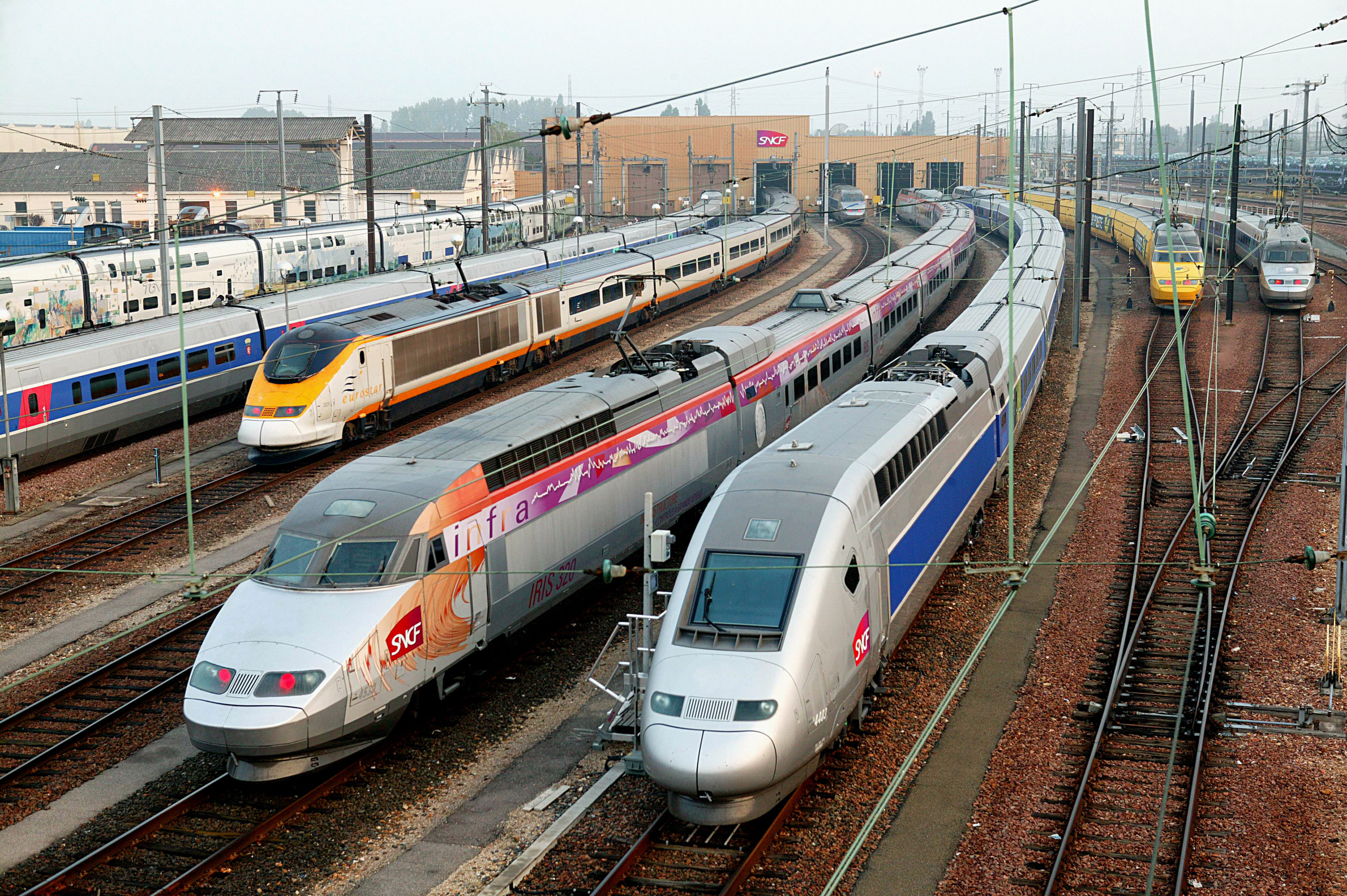 French train. Поезд ТЖВ Франция. Французские скоростные поезда TGV. Поезд TGV Франция. Скоростной поезд TGV Франция.